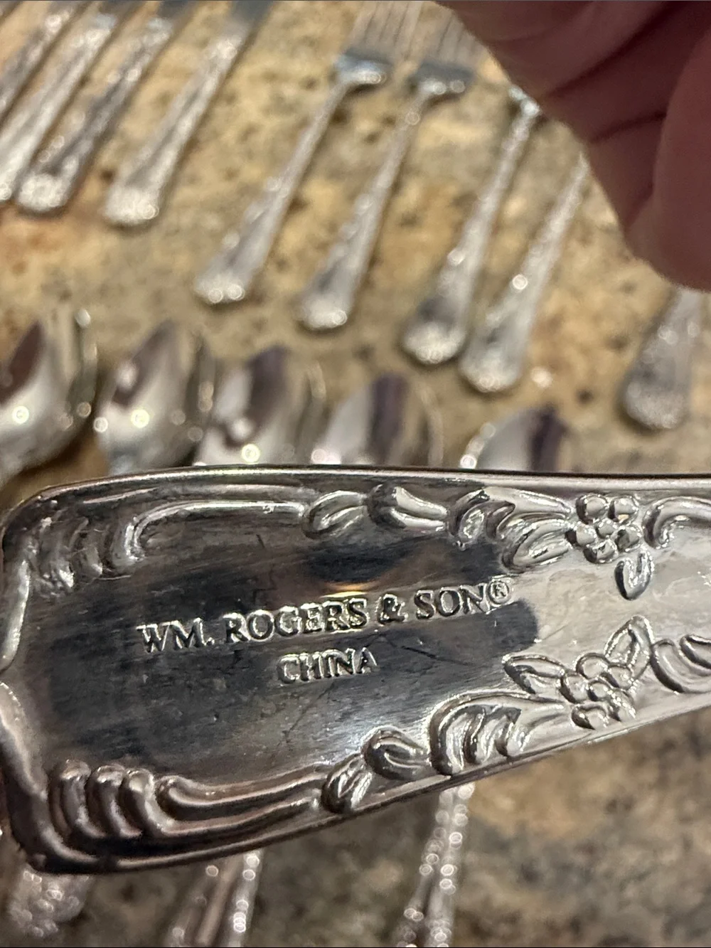 Wm Rogers & Son Silverplate Flatware Set 32 Piece Floral Scroll Pattern
